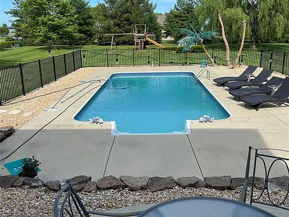 2nd image of 714 Longhi Rd