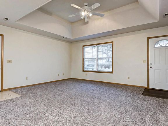 4th image of 293 Maplewood Dr