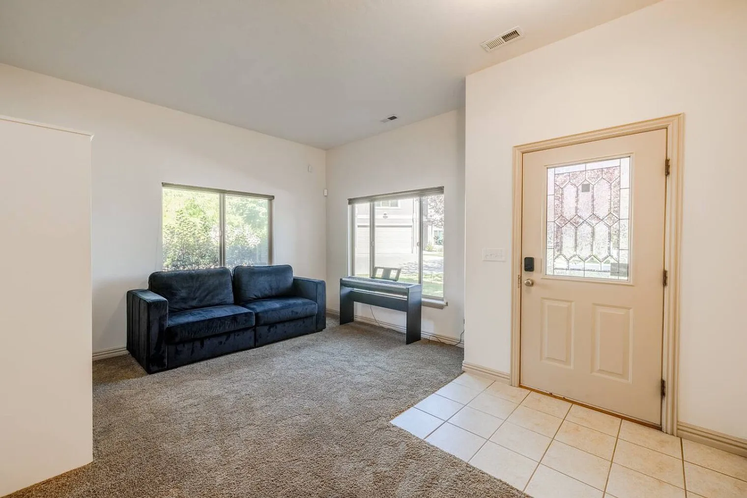 2 bed, 1.0 bath, 3326 sqft, $2,105 — Photo 3
