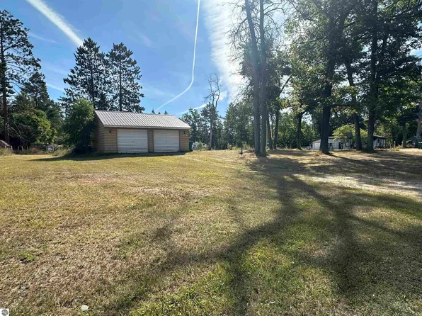 1693 Jill Janet St, Harrison, MI 48625