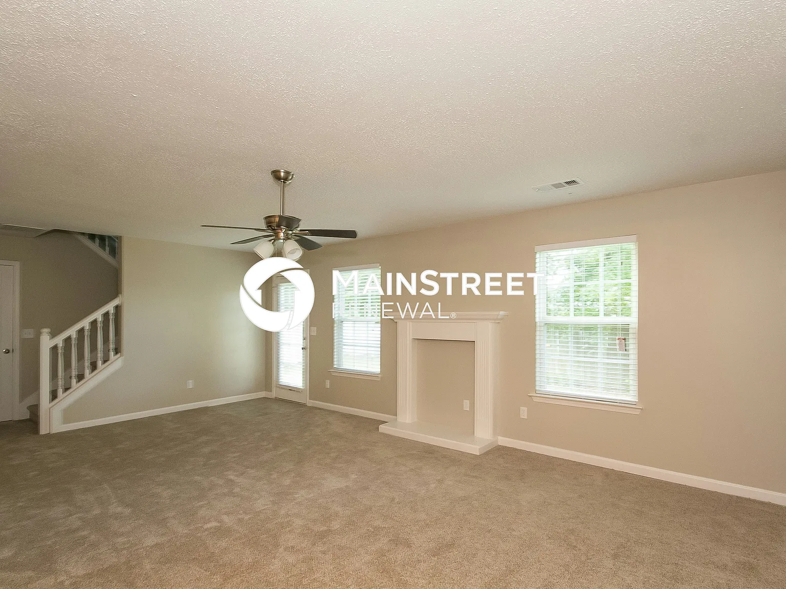 1923 Simmons Ln — Photo 4