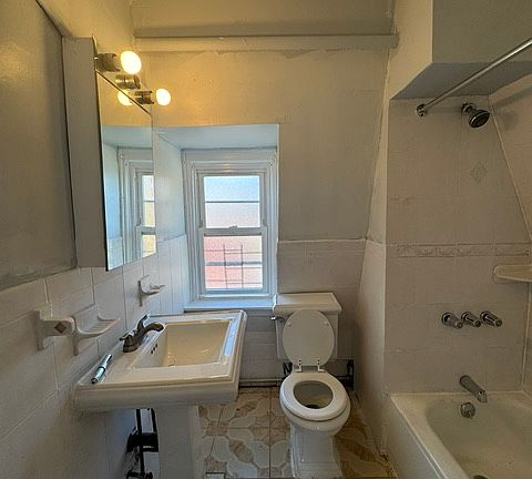 3rd image of 42-44 Vineyard Ave #2