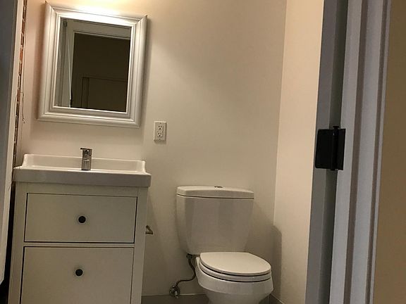 5th image of 920 Montgomery St #306