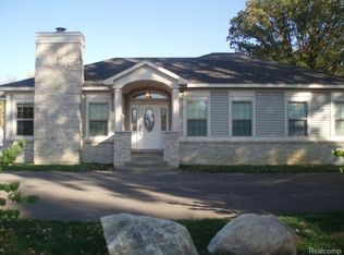 1695 Edwin Dr, Brighton, MI 48114