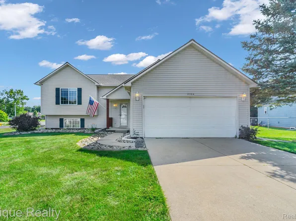 2304 Eagles Nest, Burton, MI 48519