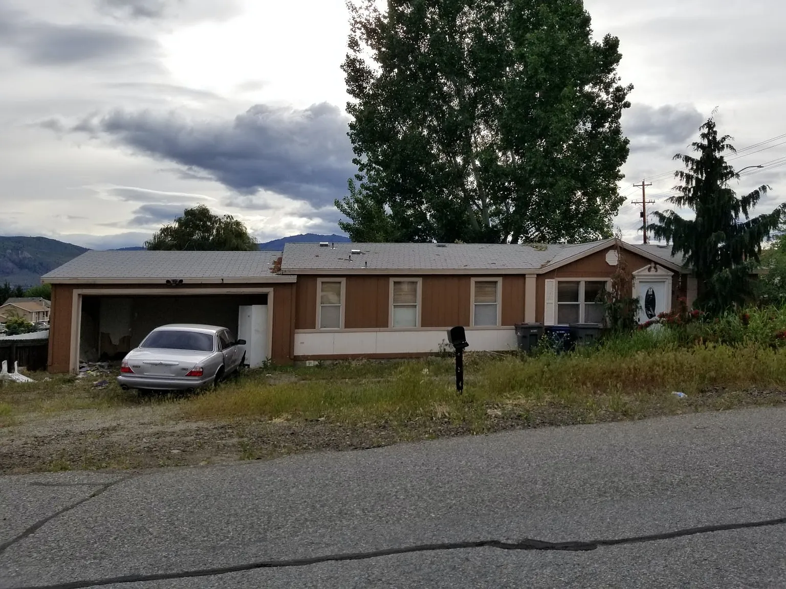 952 N Gale Ave photo 1