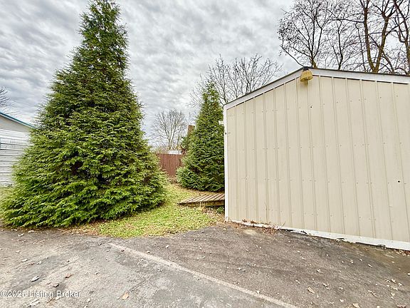 5th image of 504 W Main St