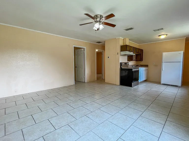 523 Wager Ave — Photo 5