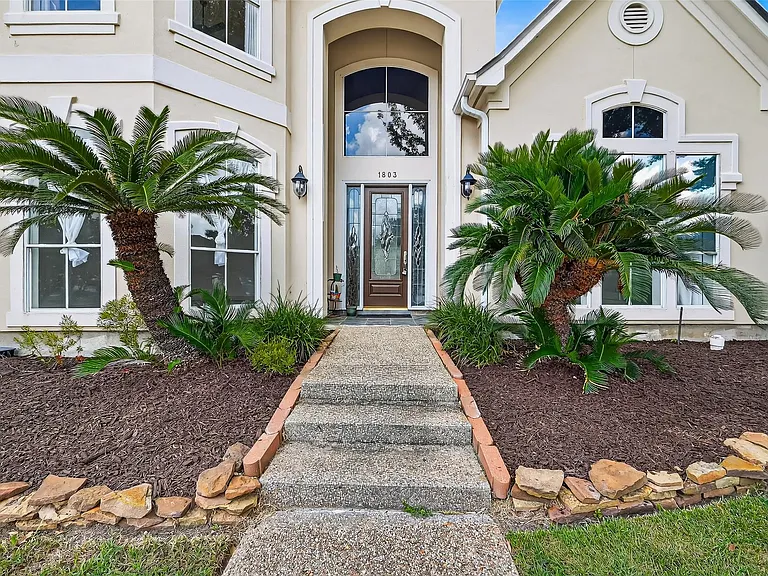 1803 Cottage Landing Ln — Photo 2