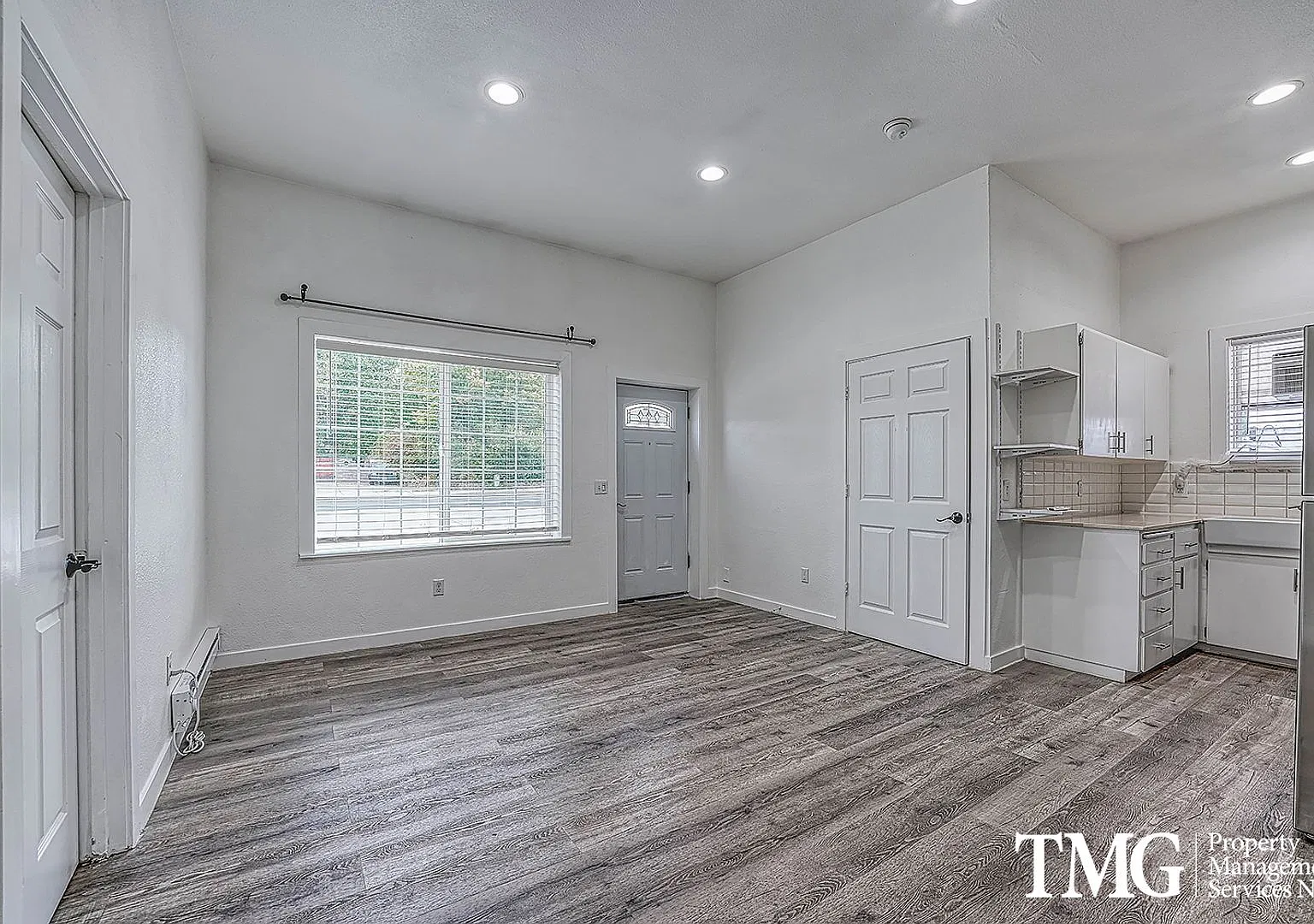 2 Bedroom Water/Sewer Included In Rent! — Photo 3