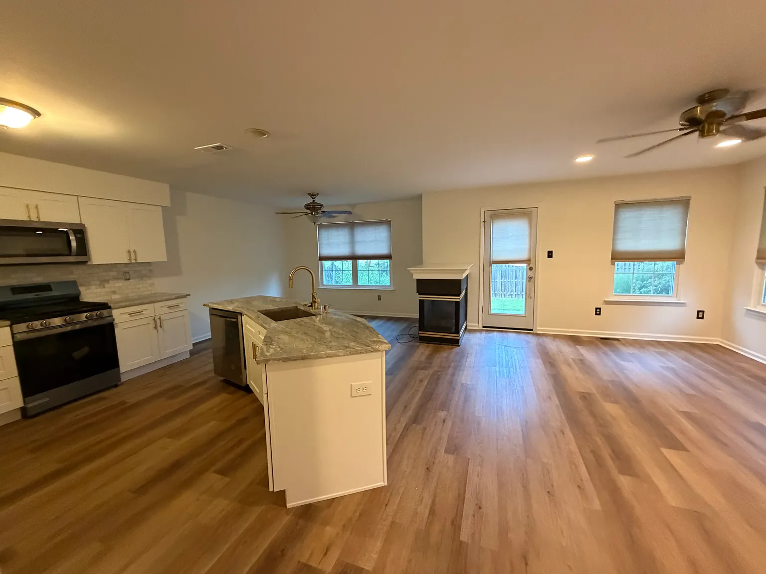 112 Lincoln Ln — Photo 3