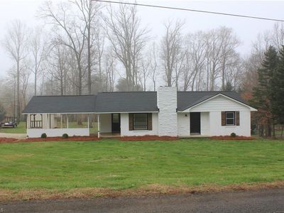 1137 Crescent Dr, King, NC, 27021