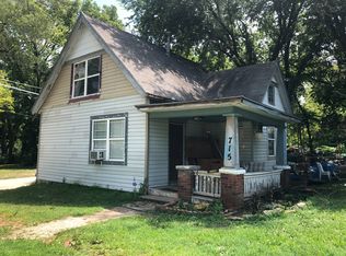 715 SW 14th St, Topeka, KS 66612