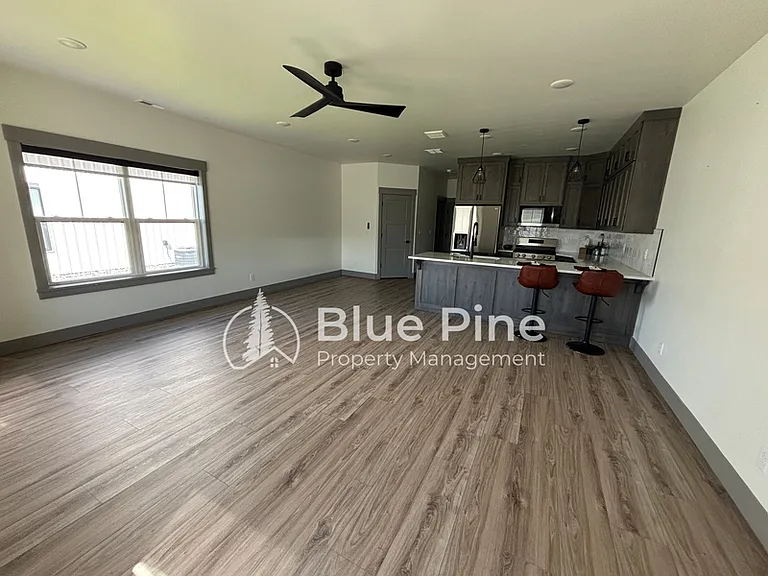5133 Beach Dr #1 — Photo 3