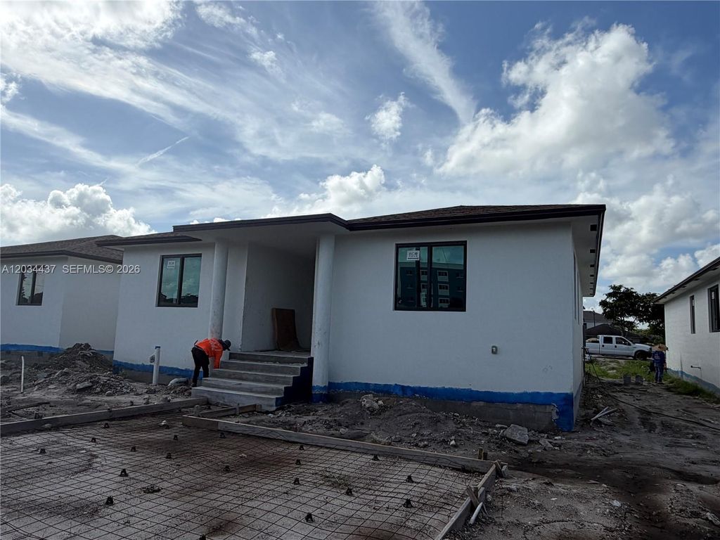 340 NW 11th St, photo 3