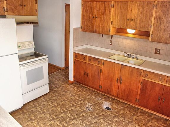 3rd image of 1543 Irving Pl