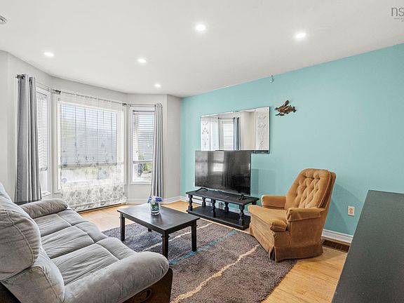 5th image of 252 Melrose Cres