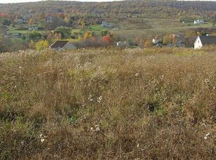 16 Vineyard Ln, Marlboro, NY 12542