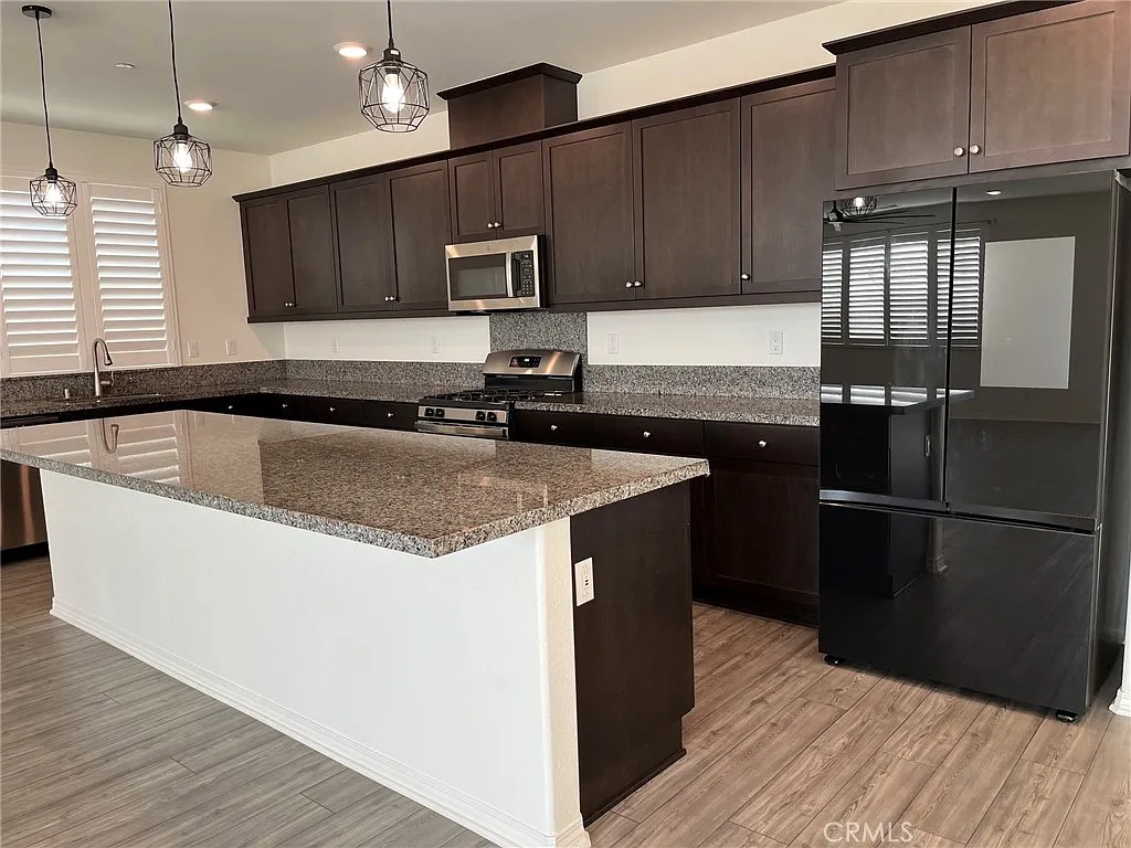 3 bed, 1948 sqft, $3,495 — Photo 2
