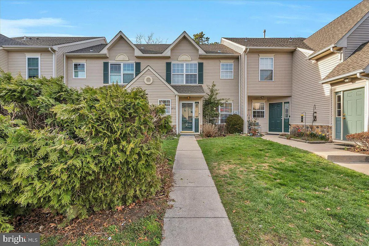 2711 Falcon Ct photo 1