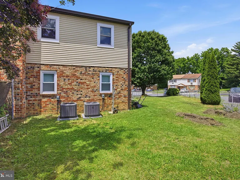 63 Aston Ct — Photo 20