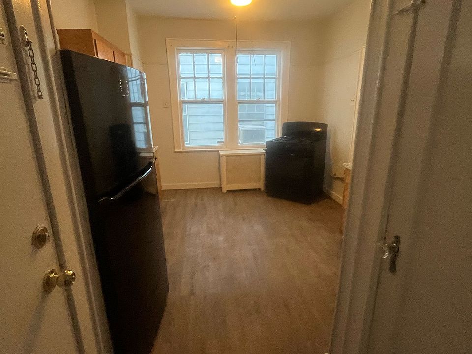 1st image of 10-12 McKay Ave #1R