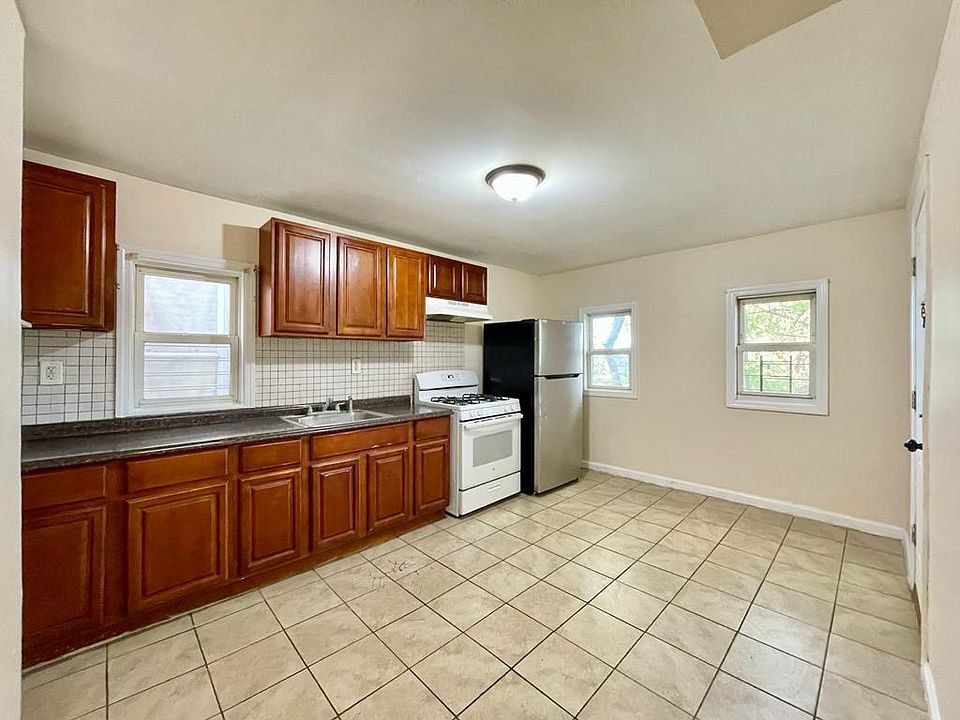1st image of 449 Avon Ave #3A