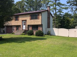 32 Zenas Dr, Queensbury, NY 12804