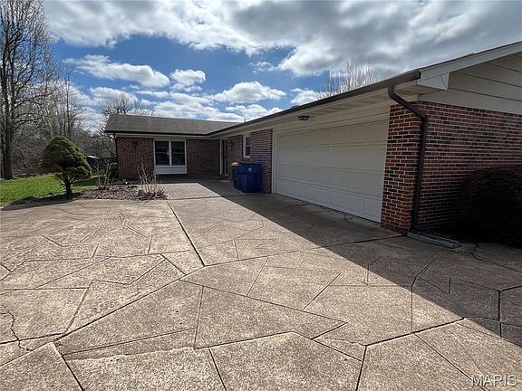 2nd image of 806 Camp St