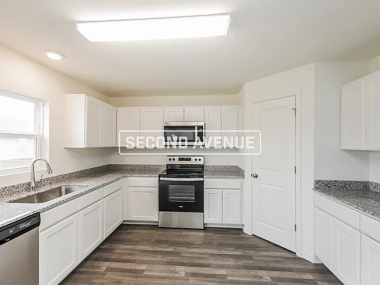 1912 Tanager Ave — Photo 4