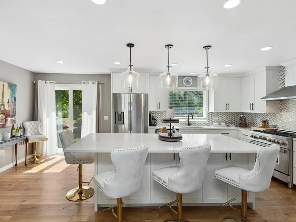 5025 Valley View Rd, Edina, MN 55436