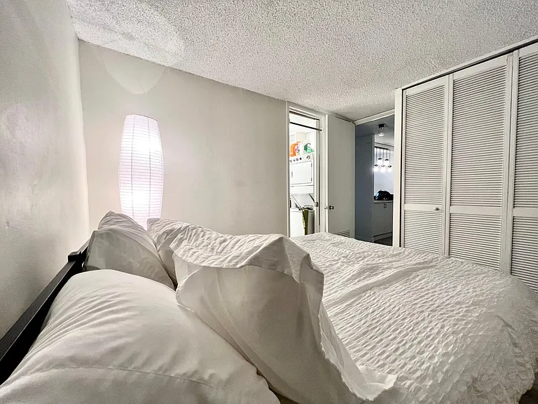 Guest bedroom with ensuite 2nd bathroom