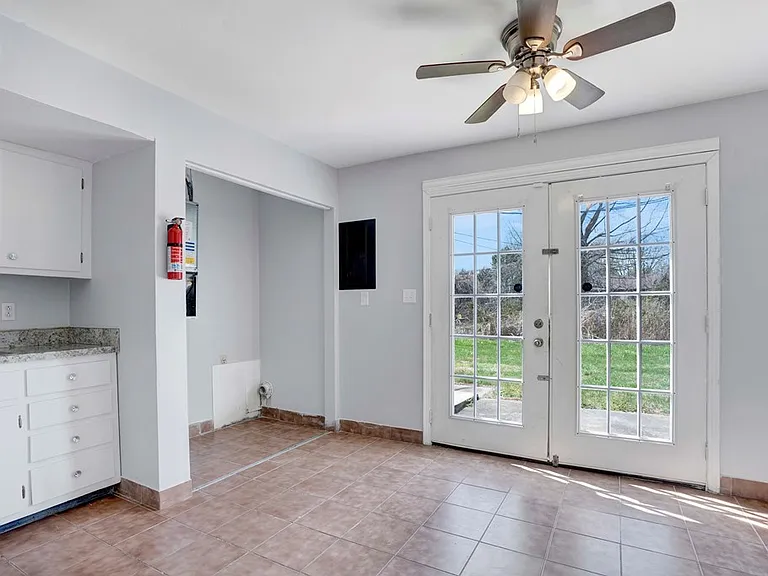 1108 Pembroke Oak Grove Rd — Photo 7