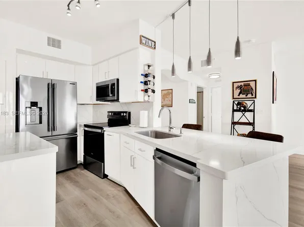 9021 SW 94th St APT 308, Miami, FL 33176