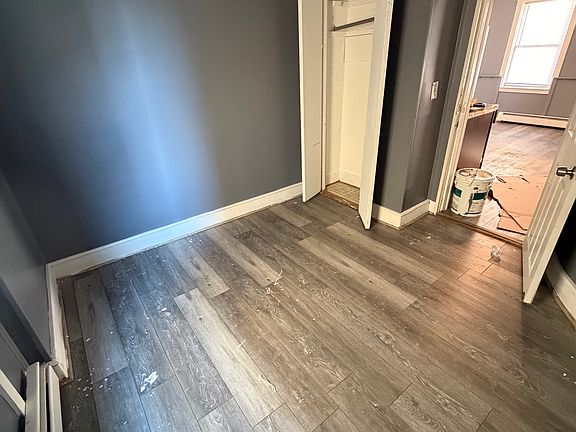 5th image of 143 Hedley Ave Floor 1
