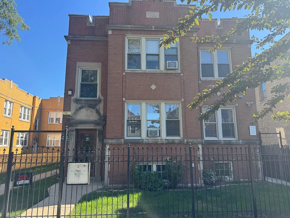 2423 N Tripp Ave