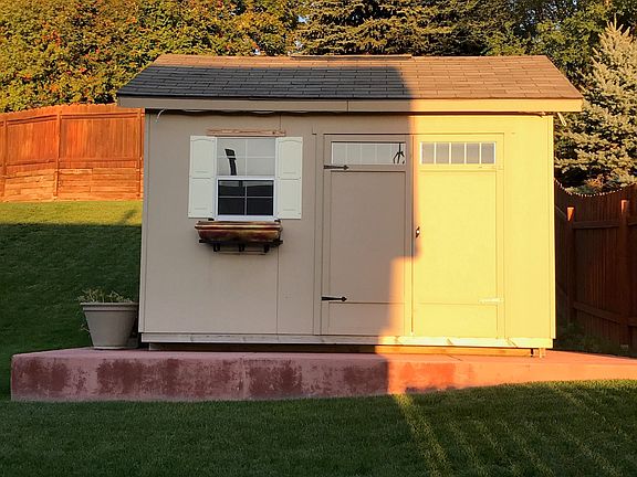 Shed with plumbing/LED Light