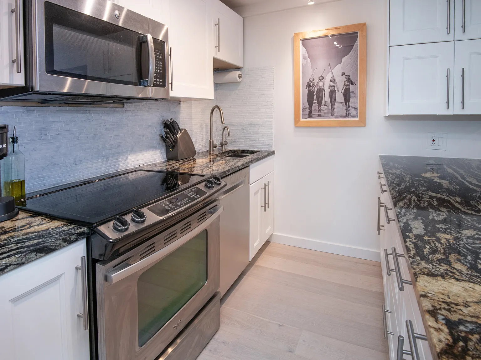 2 bed, 740 sqft, $3,200 — Photo 3