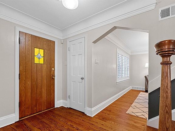 4th image of 7616 Stanford Ave