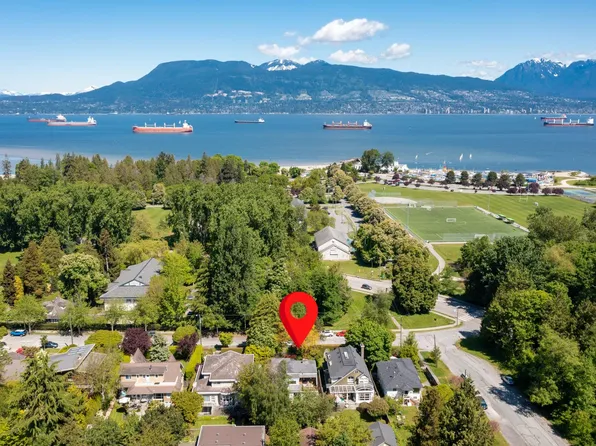 4316 W 2nd Ave, Vancouver, BC V6R 1K3