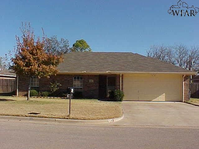 1st image of 821 Sugarbush Ln