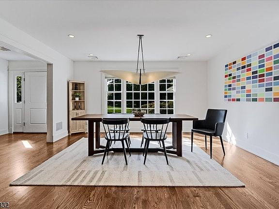 5th image of 421 Ridgewood Ave