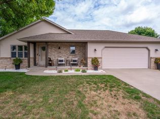 2948 Meadowview St, Kaukauna, WI 54130