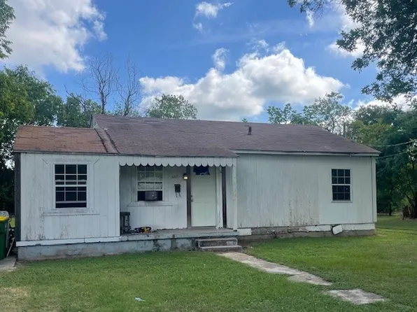 527 E Yeagua St, Groesbeck, TX 76642