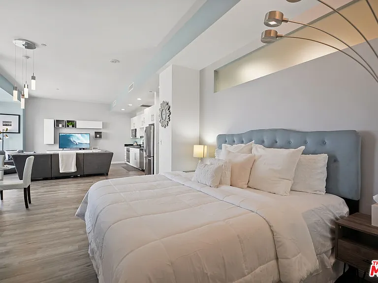 1100 Wilshire Blvd #2201 — Photo 18