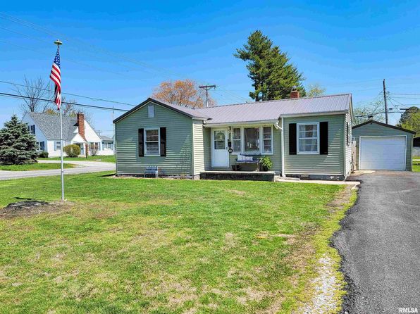 1122 Rider St, Flora, IL 62839