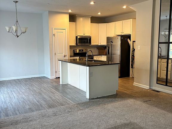 4th image of 303 Plaza Dr