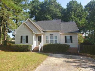 220 Crestfield Dr, Fuquay Varina, NC 27526
