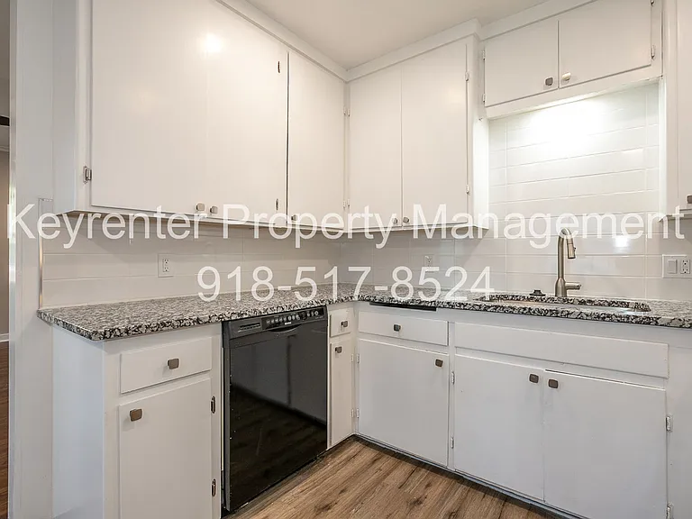1502 N Columbia Ave — Photo 18