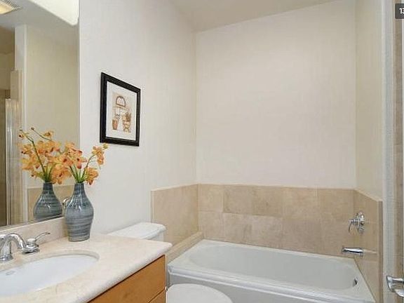 3rd image of 490 Tyndall St